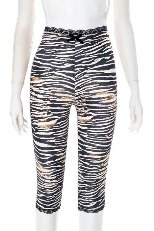 “Luxe Comfort Lace Capri” Leggings